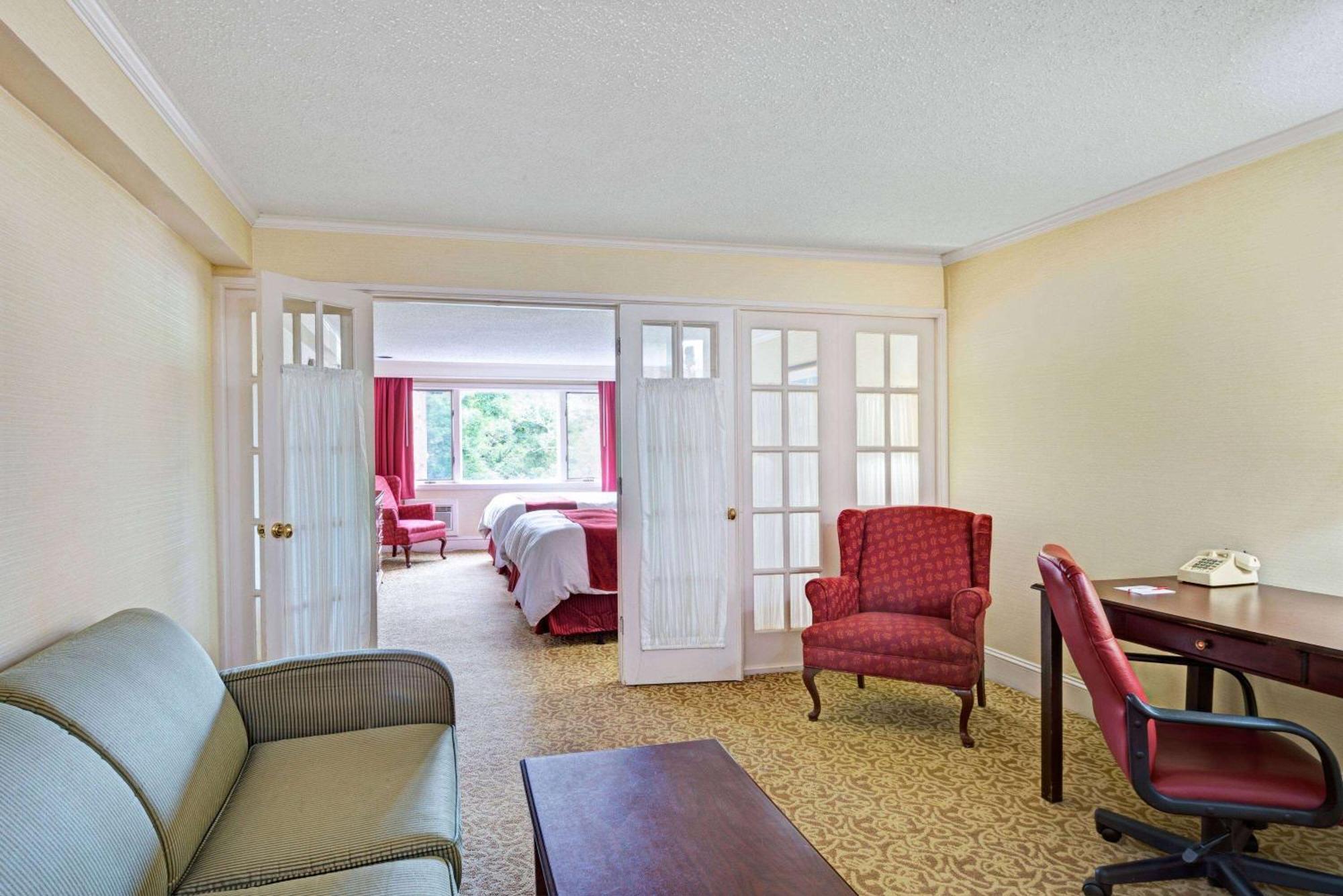 Ramada By Wyndham Seekonk Providence Area Buitenkant foto