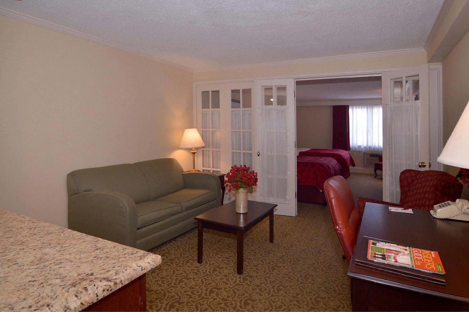 Ramada By Wyndham Seekonk Providence Area Buitenkant foto